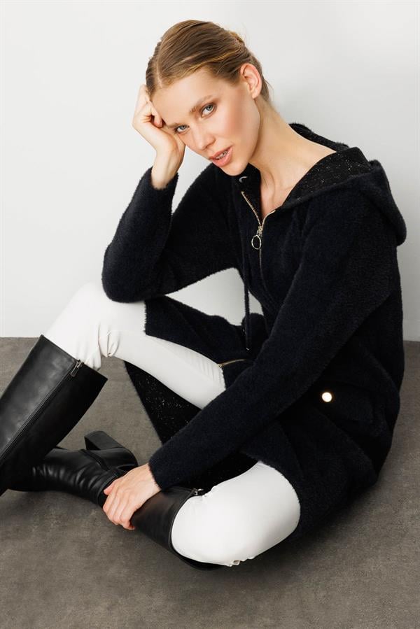 Kadın Kapüşonlu Cebi Metal Düğmeli Kaban Siyah