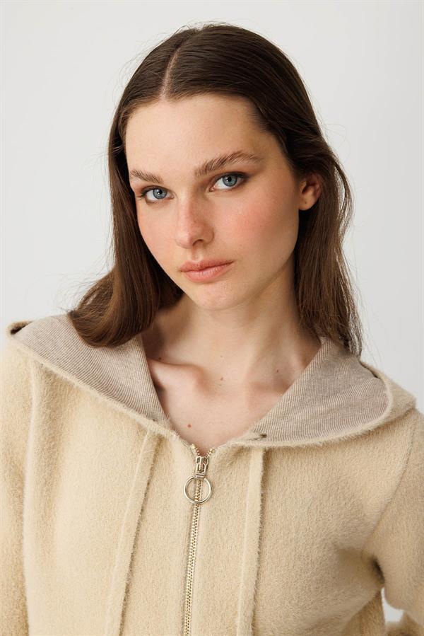 Kadın Kapüşonlu Cebi Metal Düğmeli Kaban Bej