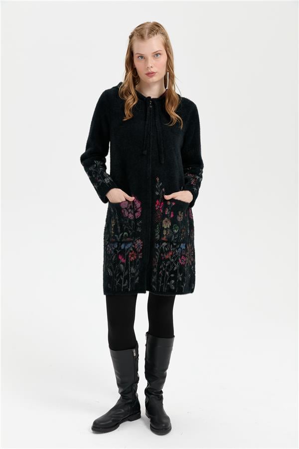 Kadın Kapüşonlu Eteği ve Kolu Kır Çiçeği Desenli Uzun Kaban Siyah