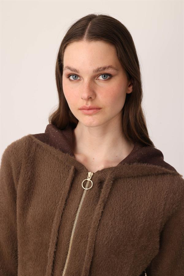 Kadın Kapüşonlu Fermuarlı Kısa Triko Ceket Kahve