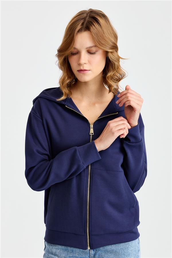 Женский сетчатый свитер с капюшоном и боковыми карманами