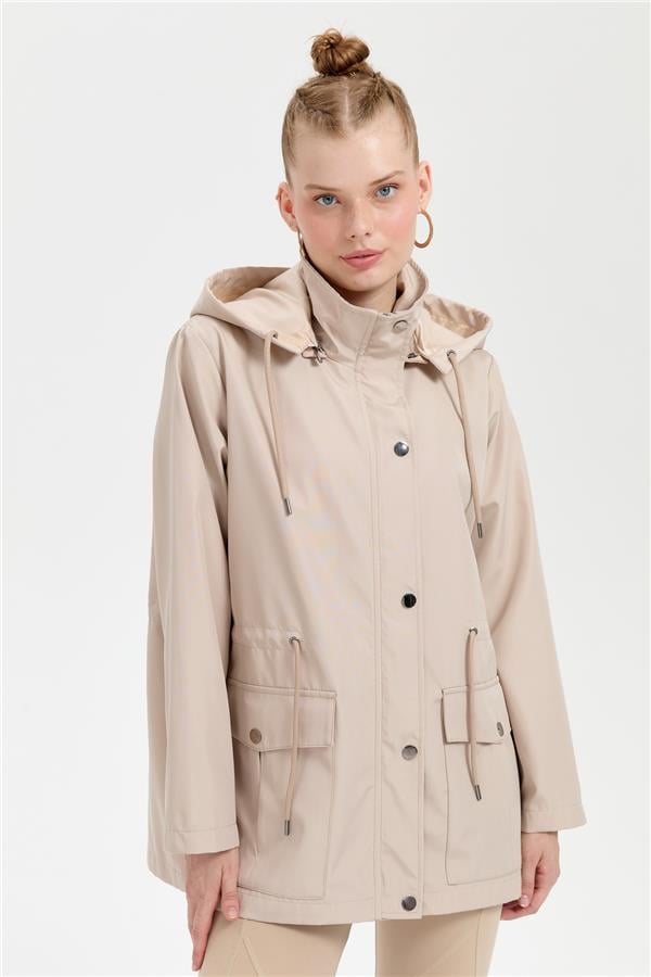 Kadın Kapüşonlu Kapaklı Cepli Kısa Trençkot Bej