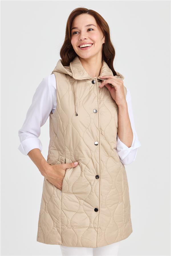 Женский стеганый жилет с капюшоном