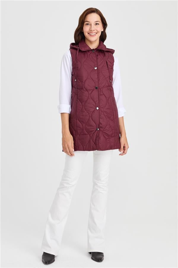 Женский стеганый жилет с капюшоном