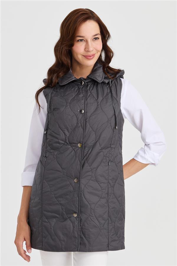 Женский стеганый жилет с капюшоном
