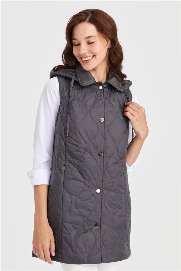Женский стеганый жилет с капюшоном