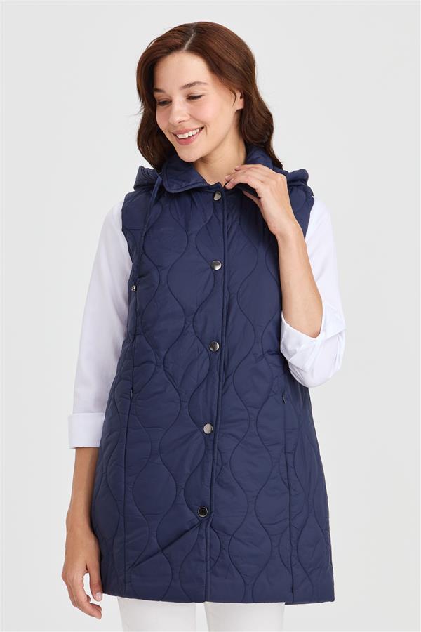 Женский стеганый жилет с капюшоном