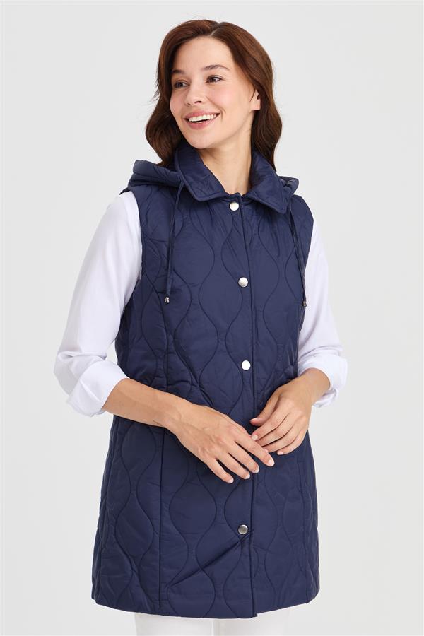 Женский стеганый жилет с капюшоном