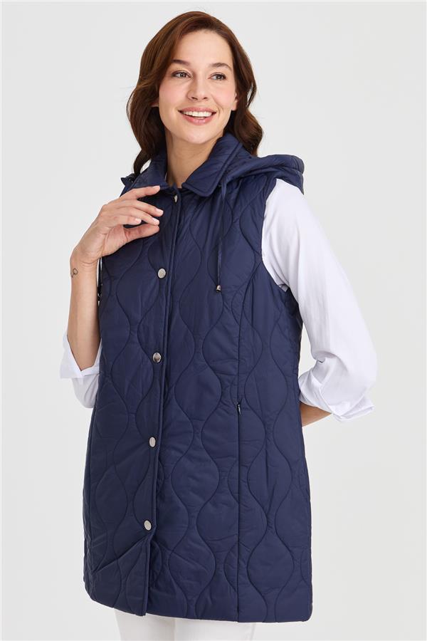 Женский стеганый жилет с капюшоном