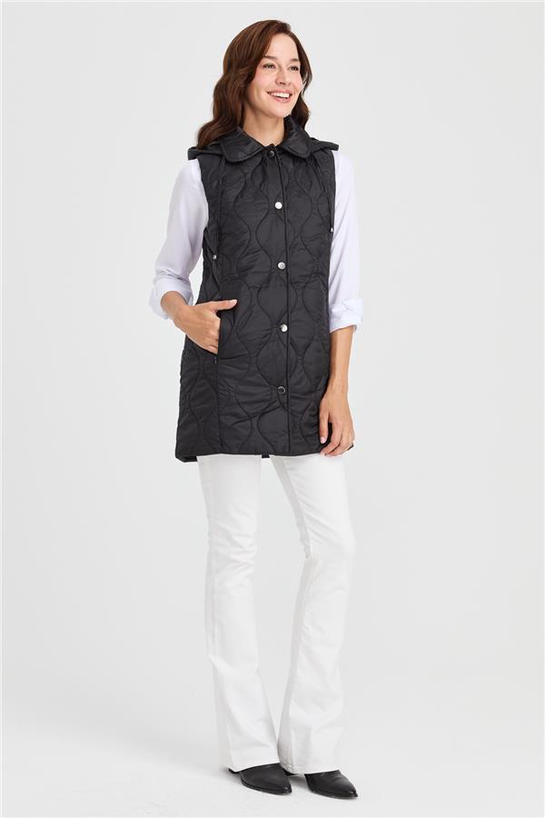 Женский стеганый жилет с капюшоном