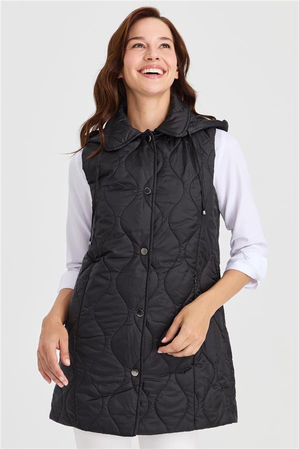 Женский стеганый жилет с капюшоном