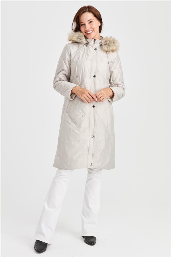 Женская длинная стеганая куртка в клетку с капюшоном