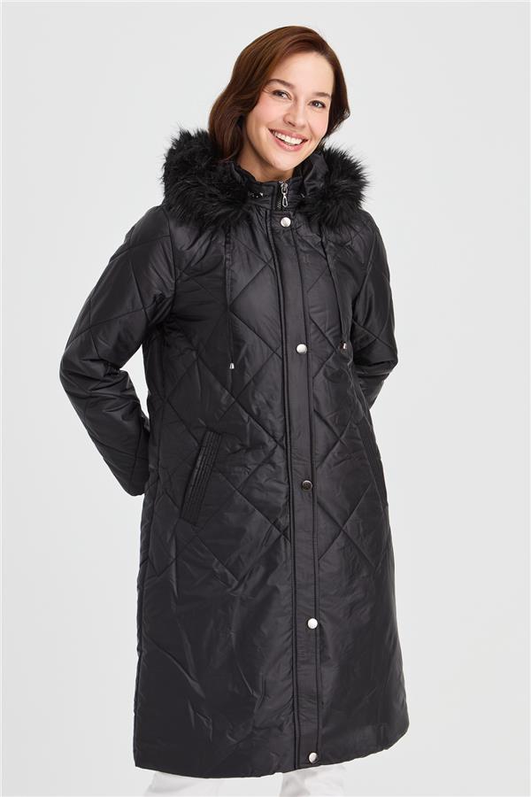 Женская длинная стеганая куртка в клетку с капюшоном