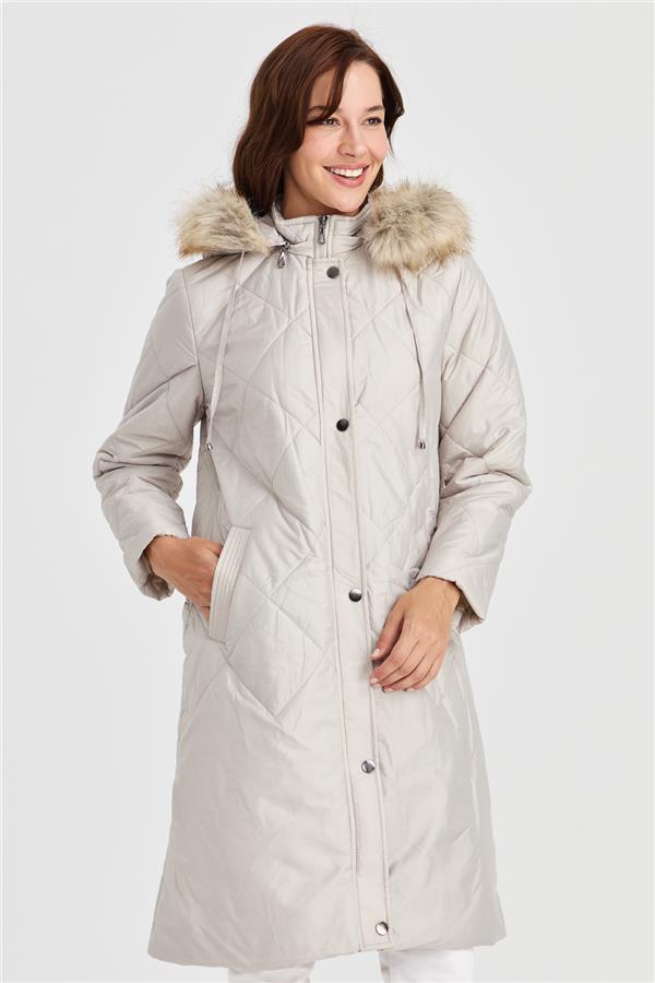 Женская длинная стеганая куртка в клетку с капюшоном