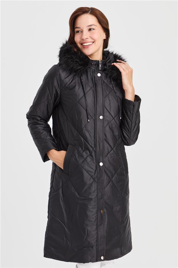 Женская длинная стеганая куртка в клетку с капюшоном