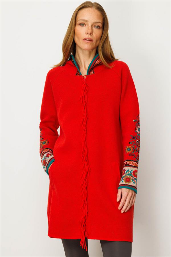 Kadın Kapüşonlu Kilim Jakarlı Püsküllü Yün Kaban Mercan