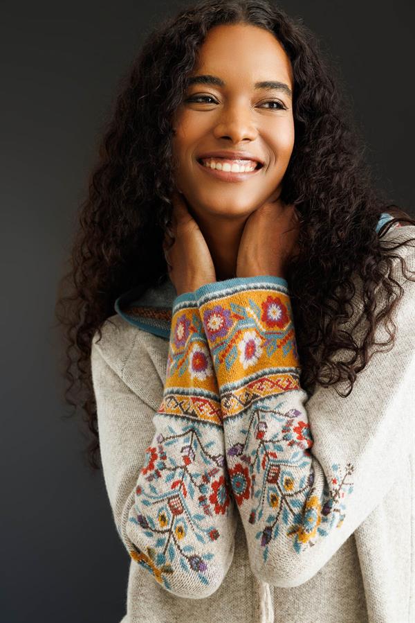 Kadın Kapüşonlu Kilim Jakarlı Püsküllü Yün Kaban V.Bej