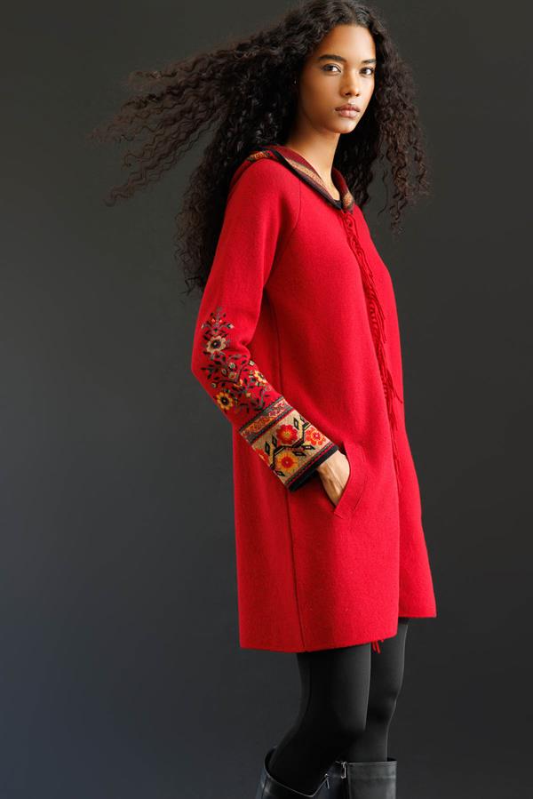Kadın Kapüşonlu Kilim Jakarlı Püsküllü Yün Kaban K.Kırmızı
