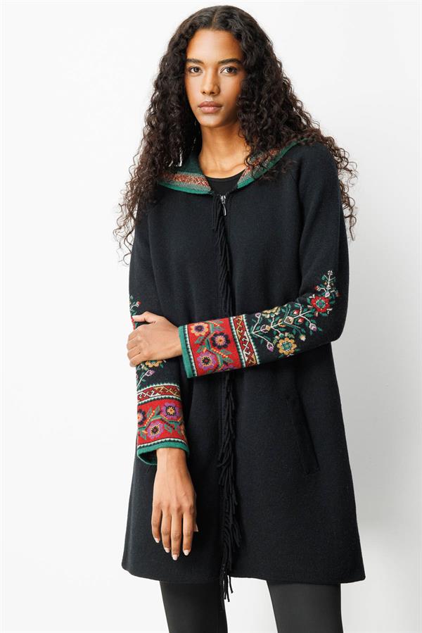 Kadın Kapüşonlu Kilim Jakarlı Püsküllü Yün Kaban Siyah
