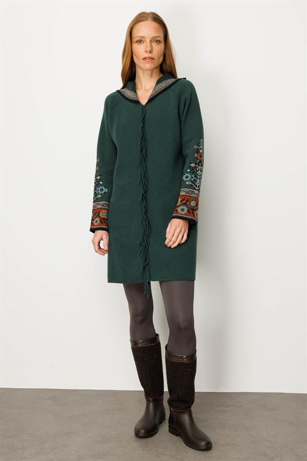Kadın Kapüşonlu Kilim Jakarlı Püsküllü Yün Kaban Yeşil