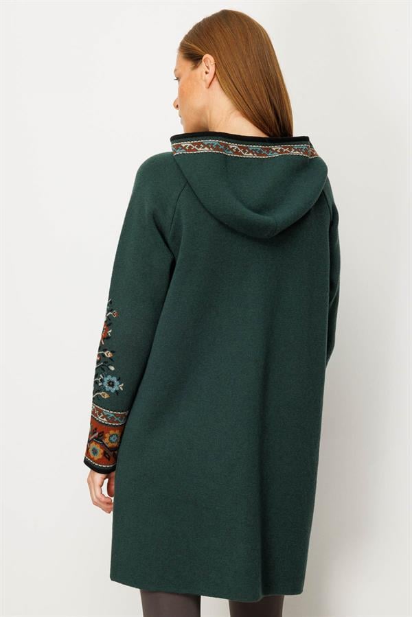 Kadın Kapüşonlu Kilim Jakarlı Püsküllü Yün Kaban Yeşil