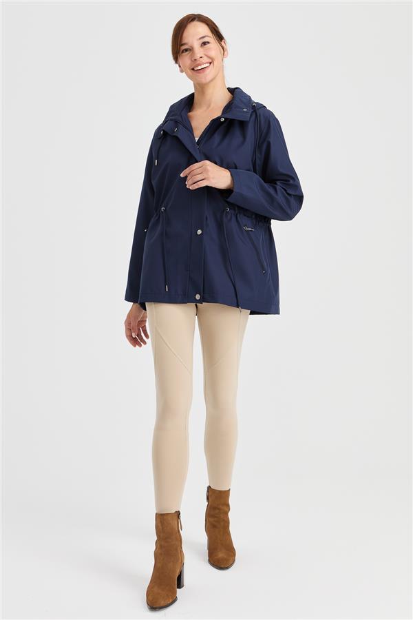 Женский короткий тренч с капюшоном