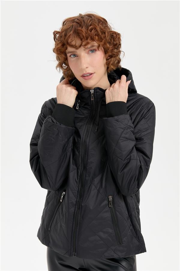 Kadın Kapüşonlu Kol Ucu Triko Kısa Kapitone Ceket Siyah