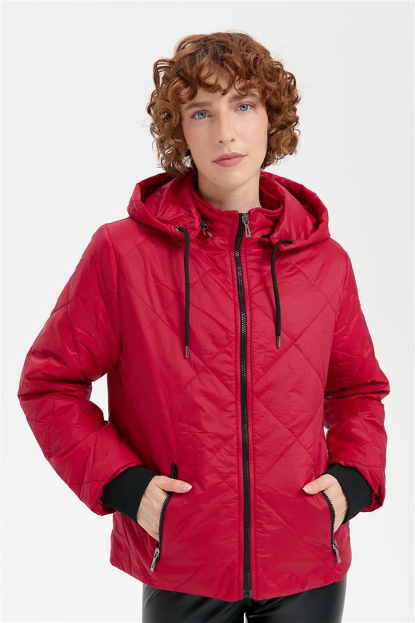 Kadın Kapüşonlu Kol Ucu Triko Kısa Kapitone Ceket Kırmızı