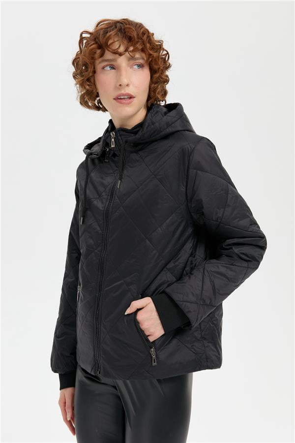 Kadın Kapüşonlu Kol Ucu Triko Kısa Kapitone Ceket Siyah