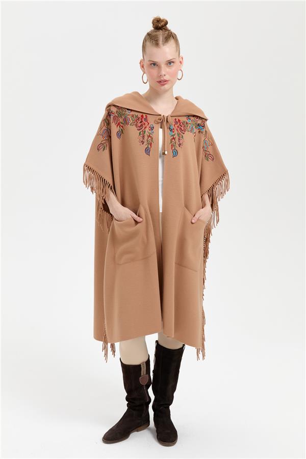 Kadın Kapüşonlu Nakış İşlemeli Yanı Püsküllü Panço Biscuit