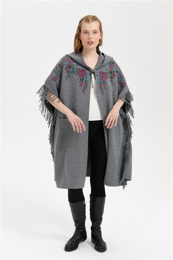 Kadın Kapüşonlu Nakış İşlemeli Yanı Püsküllü Panço Füme