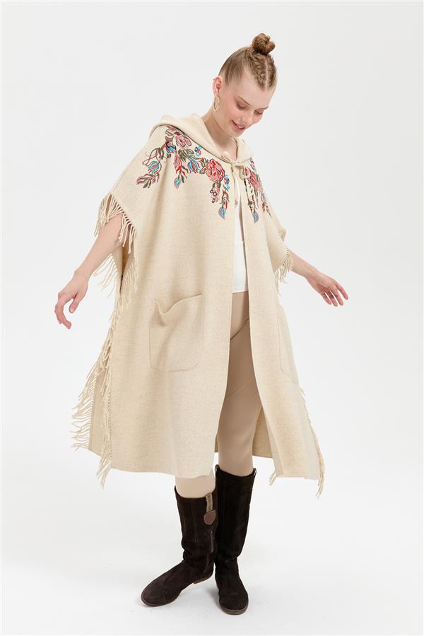 Kadın Kapüşonlu Nakış İşlemeli Yanı Püsküllü Panço T.Melanj