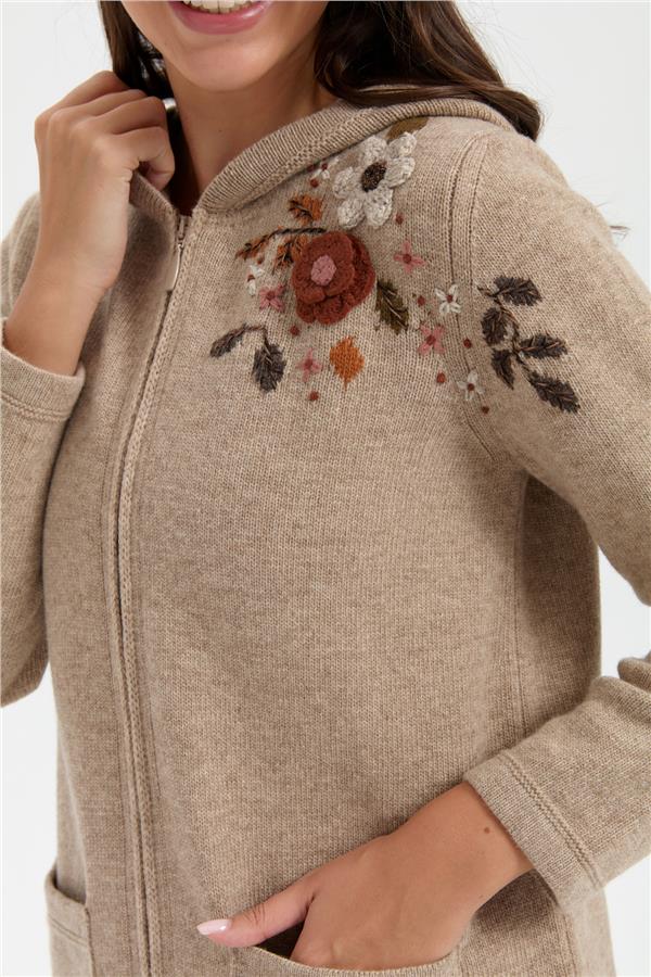 Kadın Kapüşonlu Omzu İşlemeli Araboy Yün Hırka K.Bej