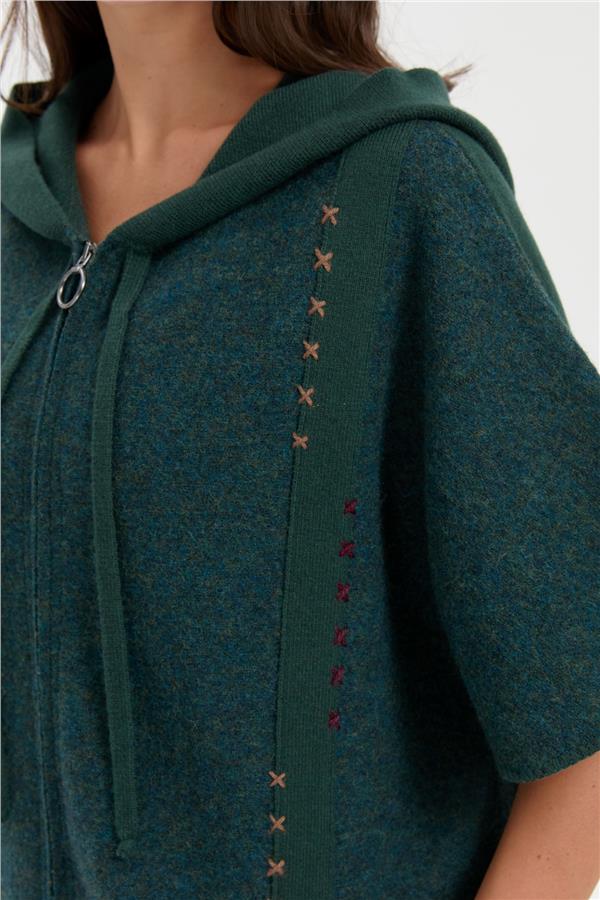 Kadın Kapüşonlu Önü Keçe İşlemeli Fermuarlı Yün Panço Yeşil