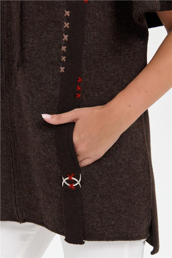 Kadın Kapüşonlu Önü Keçe İşlemeli Fermuarlı Yün Panço K.Kahve