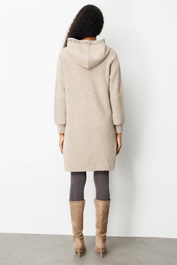 Kadın Kapüşonlu Önü Keçe Yün Kaban K.Bej