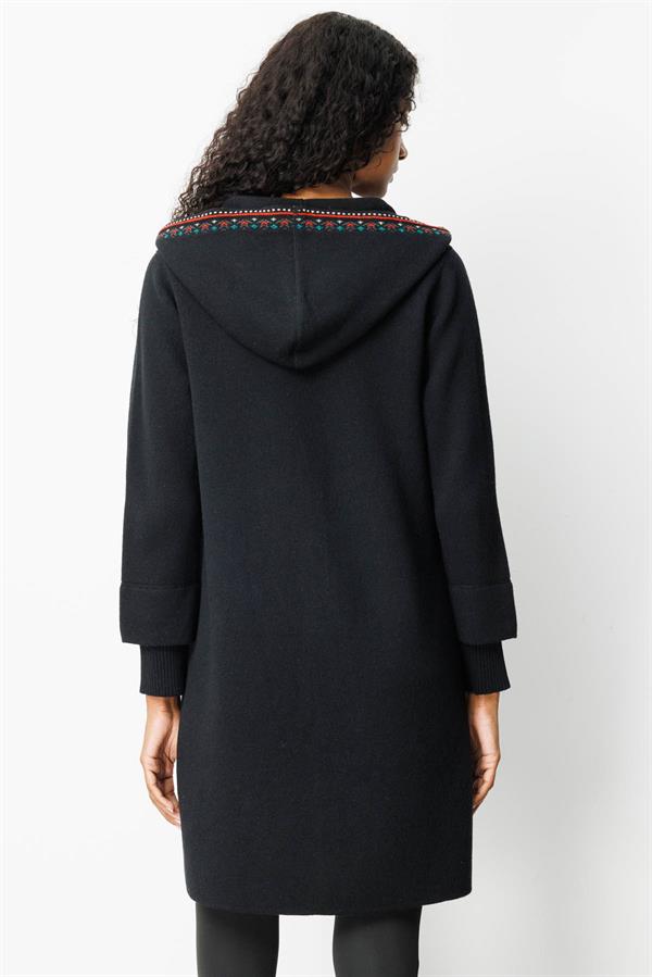 Kadın Kapüşonlu Önü Keçe Yün Kaban Siyah
