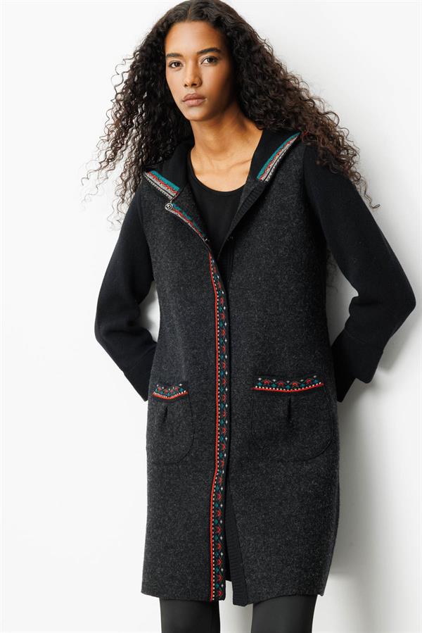 Kadın Kapüşonlu Önü Keçe Yün Kaban Siyah