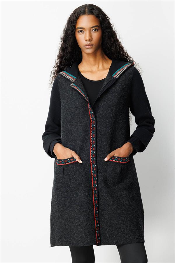 Kadın Kapüşonlu Önü Keçe Yün Kaban Siyah