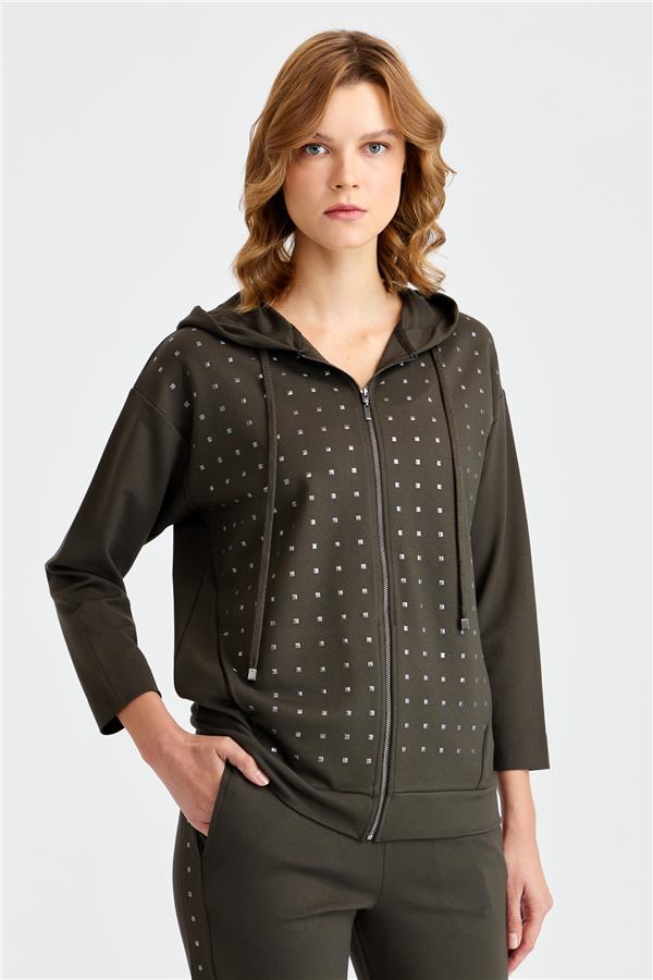 Женский свитшот с капюшоном и маленькими квадратными камнями спереди