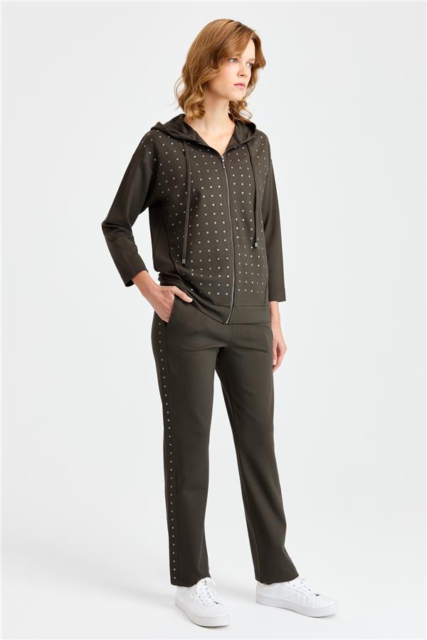 Женский свитшот с капюшоном и маленькими квадратными камнями спереди