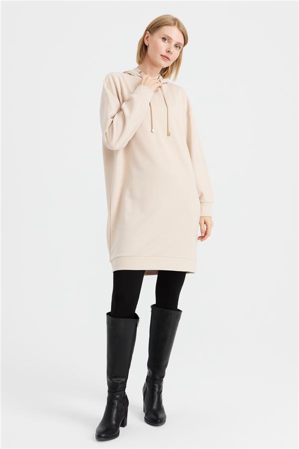 Женское спортивное платье с капюшоном