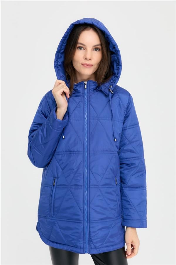 Kadın Kapüşonlu Üçgen Desenli Kısa Kapitone Kabana Saks