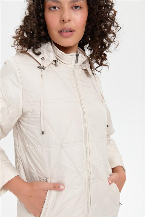 Kadın Kapüşonlu Üçgen Desenli Kısa Kapitone Kabana Taş