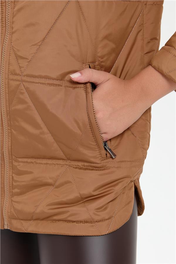 Kadın Kapüşonlu Üçgen Desenli Kısa Kapitone Kabana Vizon