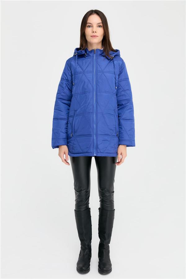 Kadın Kapüşonlu Üçgen Desenli Kısa Kapitone Kabana Saks