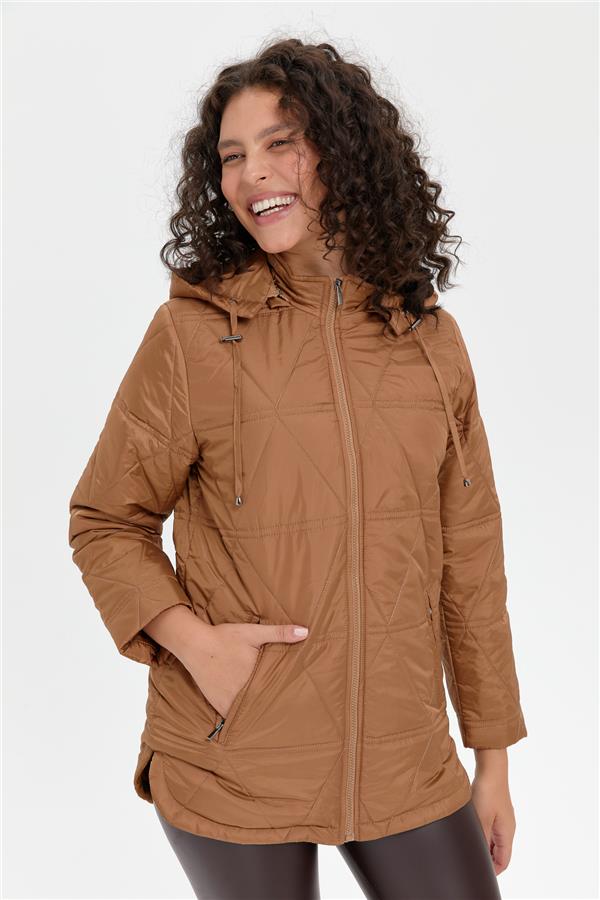 Kadın Kapüşonlu Üçgen Desenli Kısa Kapitone Kabana Vizon