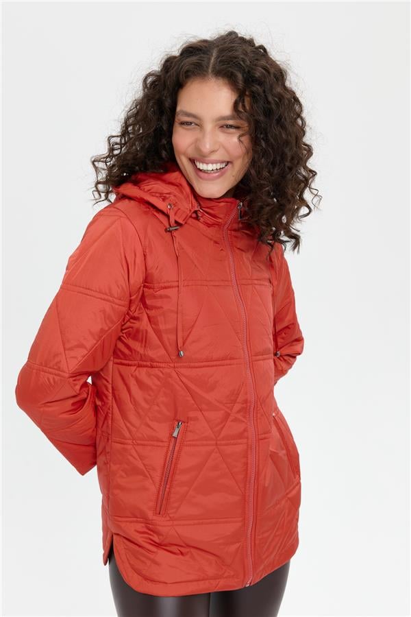 Kadın Kapüşonlu Üçgen Desenli Kısa Kapitone Kabana Kiremit