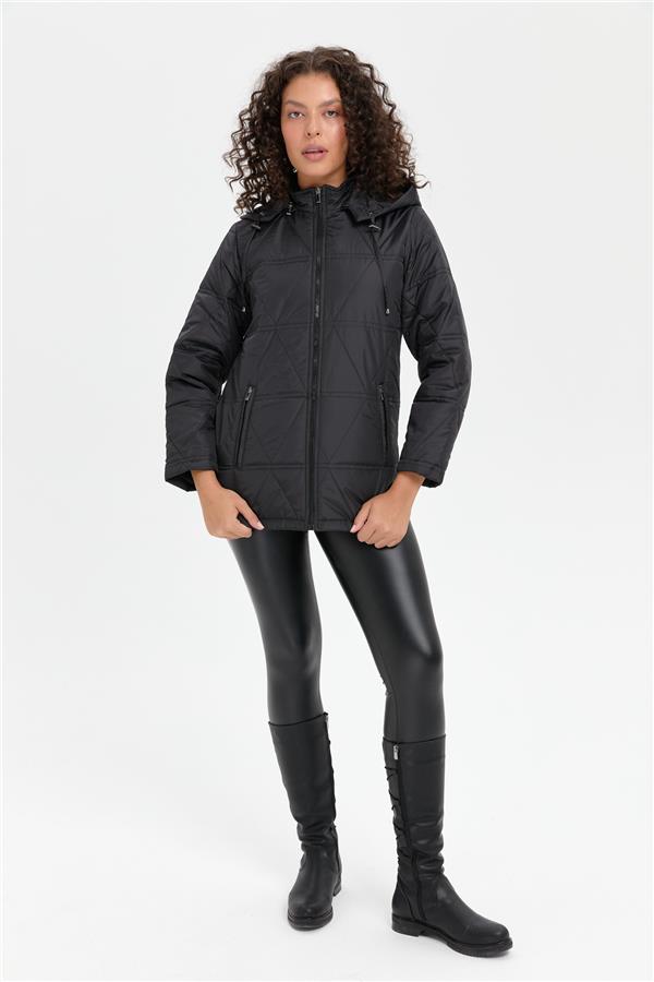 Kadın Kapüşonlu Üçgen Desenli Kısa Kapitone Kabana Siyah