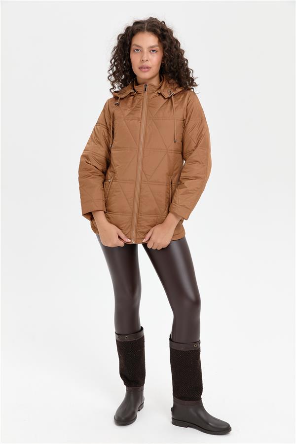 Kadın Kapüşonlu Üçgen Desenli Kısa Kapitone Kabana Vizon